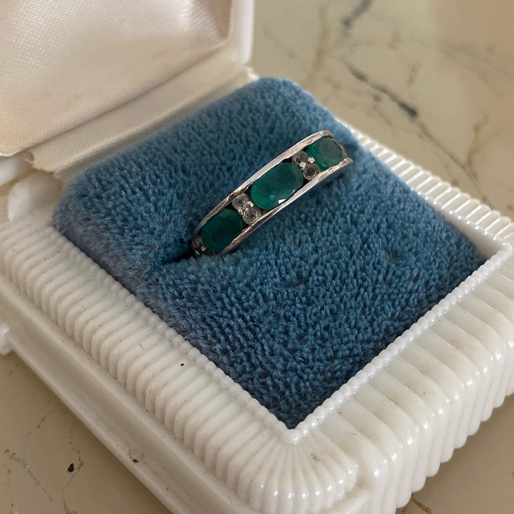 Vintage Silver Ring with emeralds